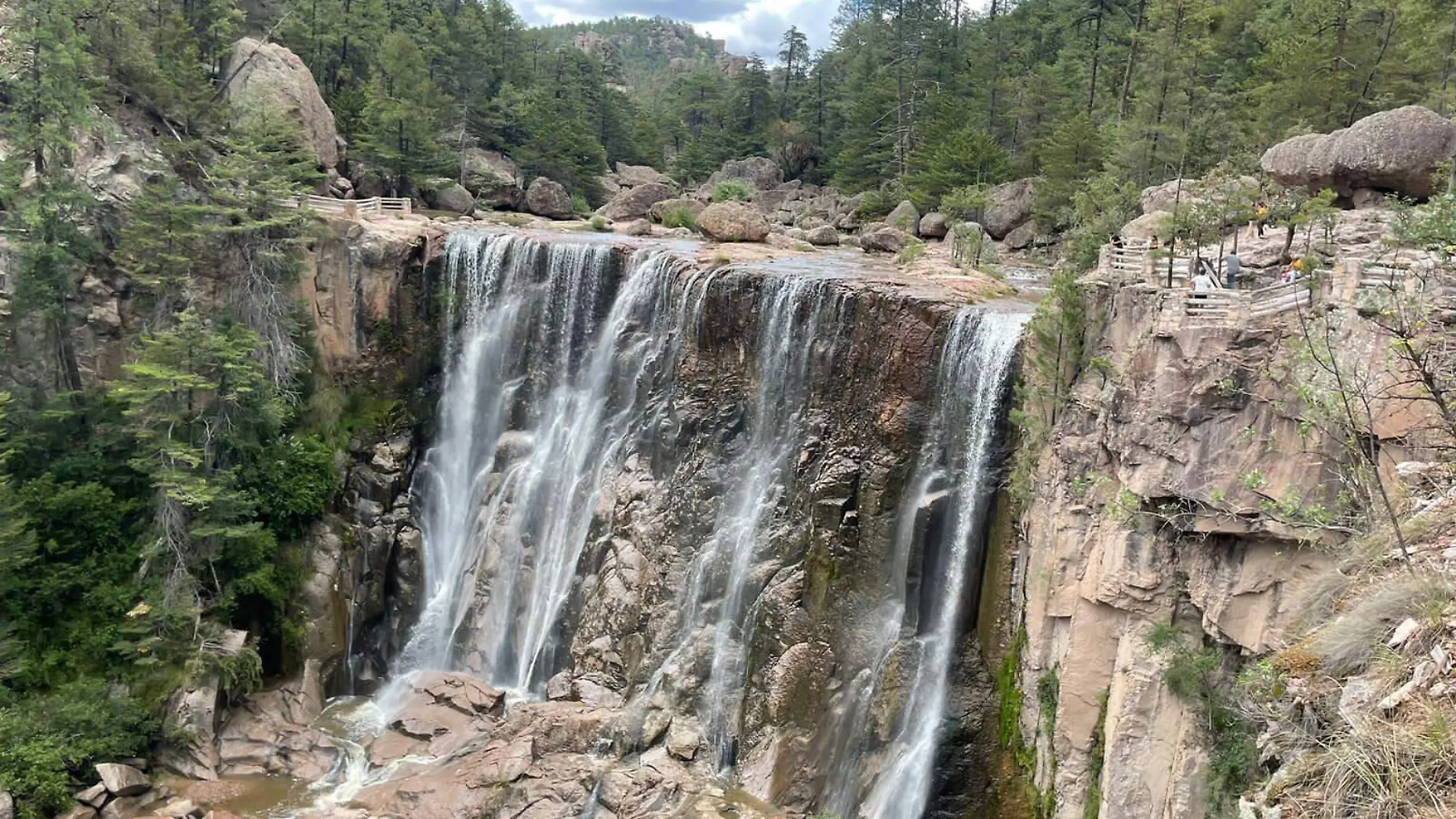 Cascada de cusarare 2024